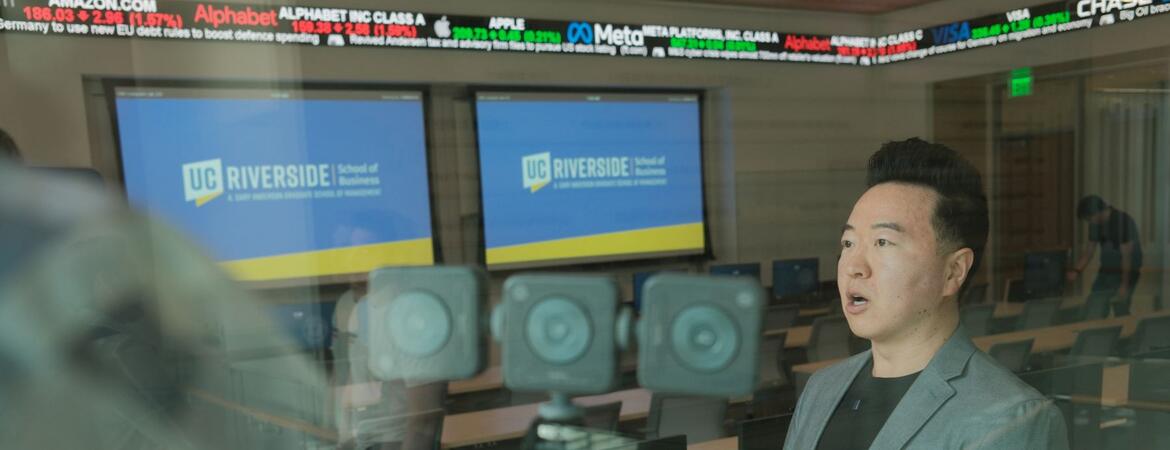 Rich Yueh at School of Business lab