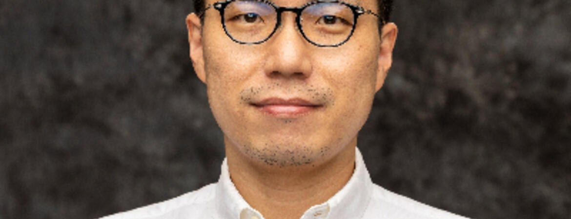 Portrait photo of Xiao Chen.