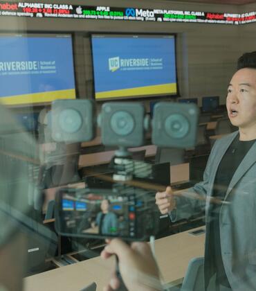 Rich Yueh at School of Business lab