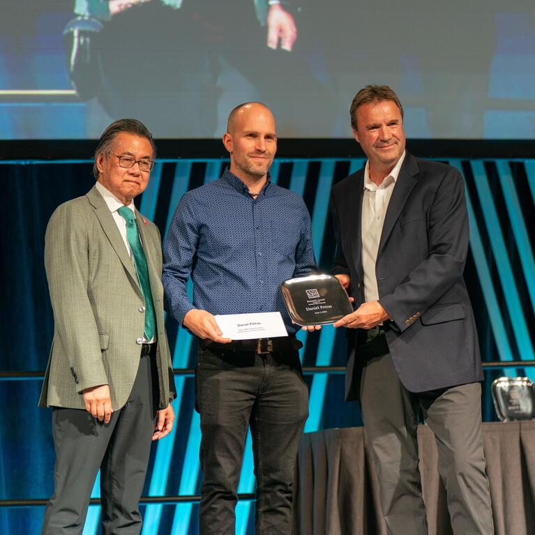 Daniel Petras receives ASMS Research Award