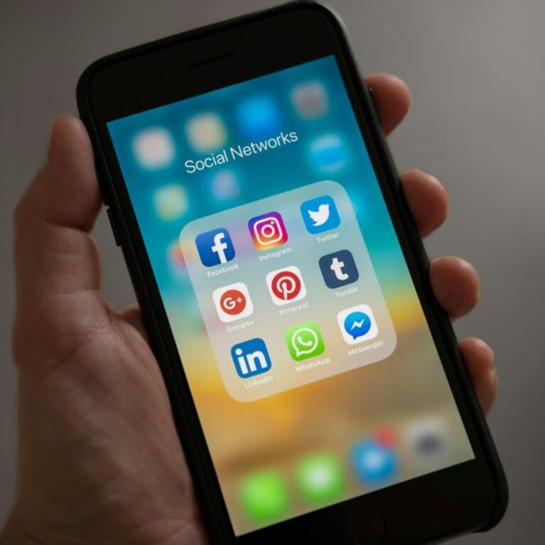 socialmediaphone.jpg