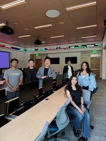 Rich Yueh at School of Business lab with students
